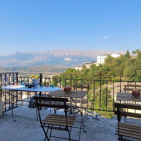 Gjirokastër Guest House Emily מראה חיצוני תמונה