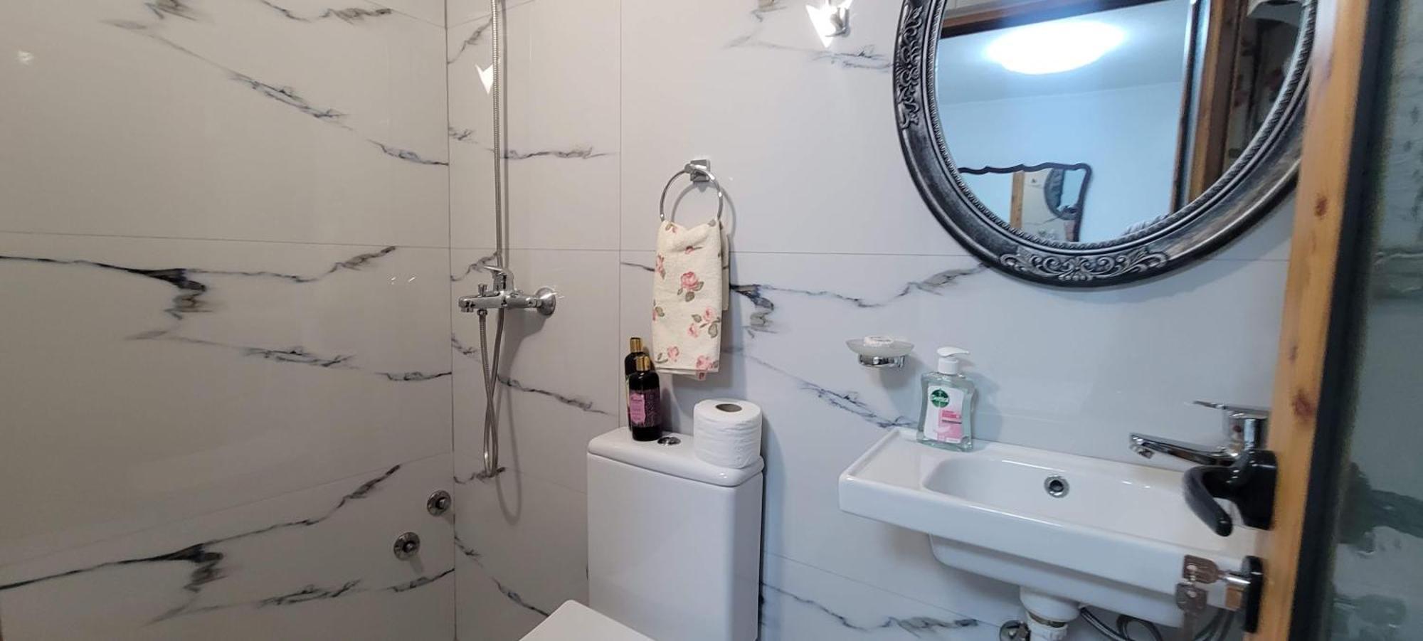 Gjirokastër Guest House Emily מראה חיצוני תמונה