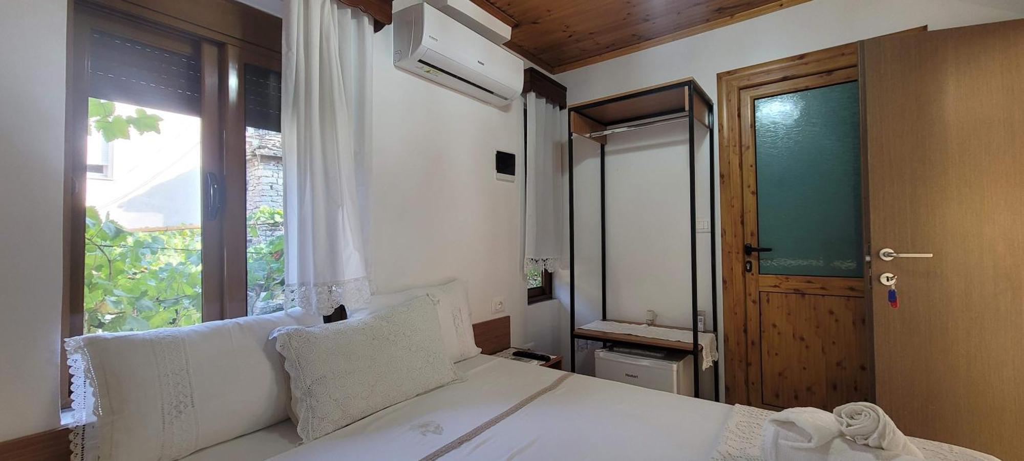 Gjirokastër Guest House Emily מראה חיצוני תמונה
