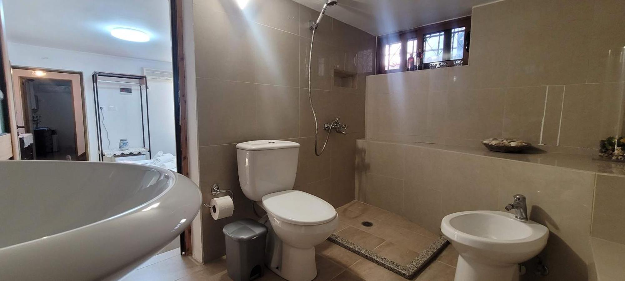Gjirokastër Guest House Emily מראה חיצוני תמונה